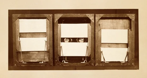 Vorderseite der Elektro-Jalousien, mit Positionen der Paneele vor, während und nach der Belichtung, verwendet für die Serie 